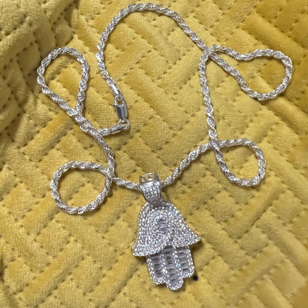Beautiful Hamsa Necklace
